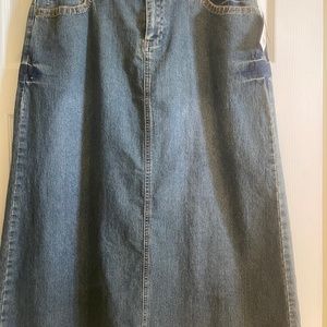 Cato long modest medium wash stretch denim jean maxi skirt size 16